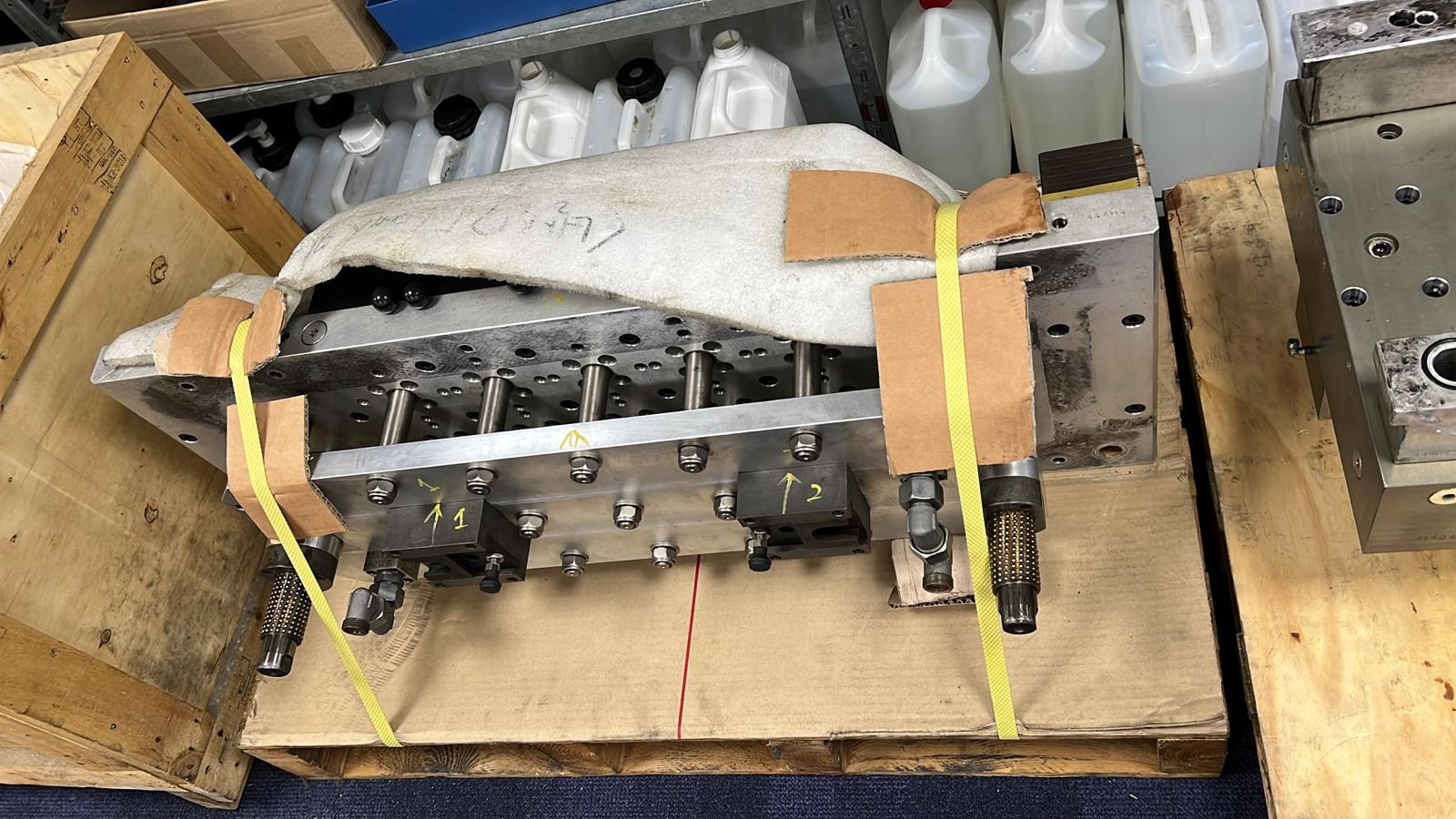 Illig RDM70K 92 mm DIA PET mold - Dupatech 25024